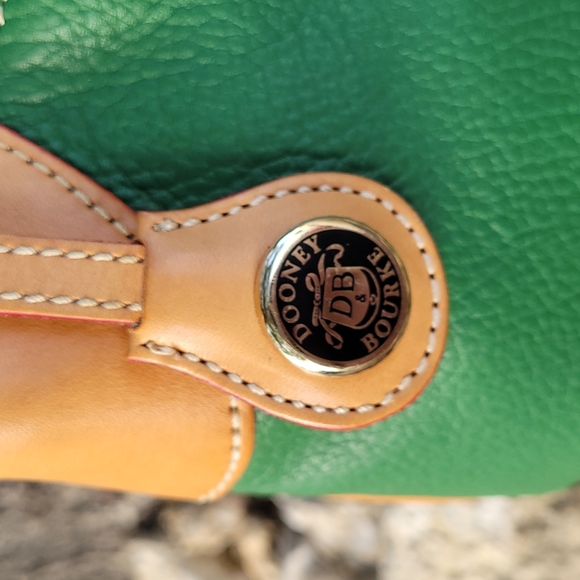 ‼️SOLD‼️ Vintage Dooney & Bourke AWL2 Grass Green Slouch Bag - Picture 8 of 12